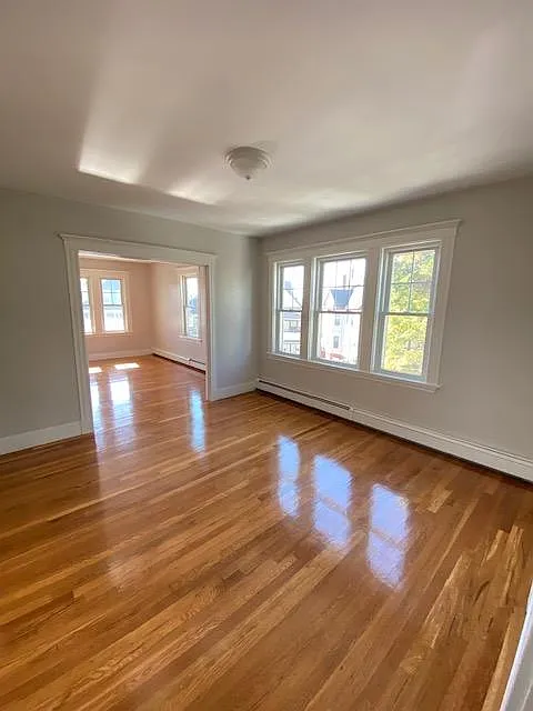 3 bed, 9999 sqft, $3,300 — Photo 3
