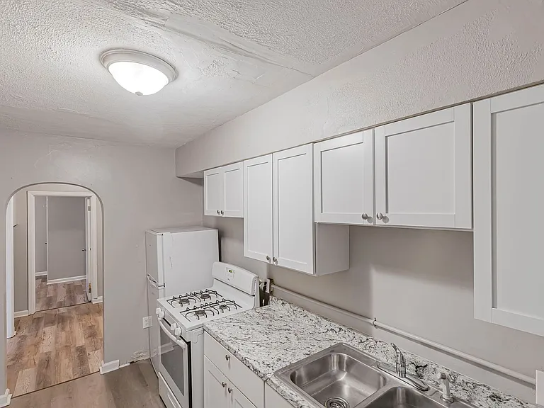 987 Lilley Ave — Photo 13