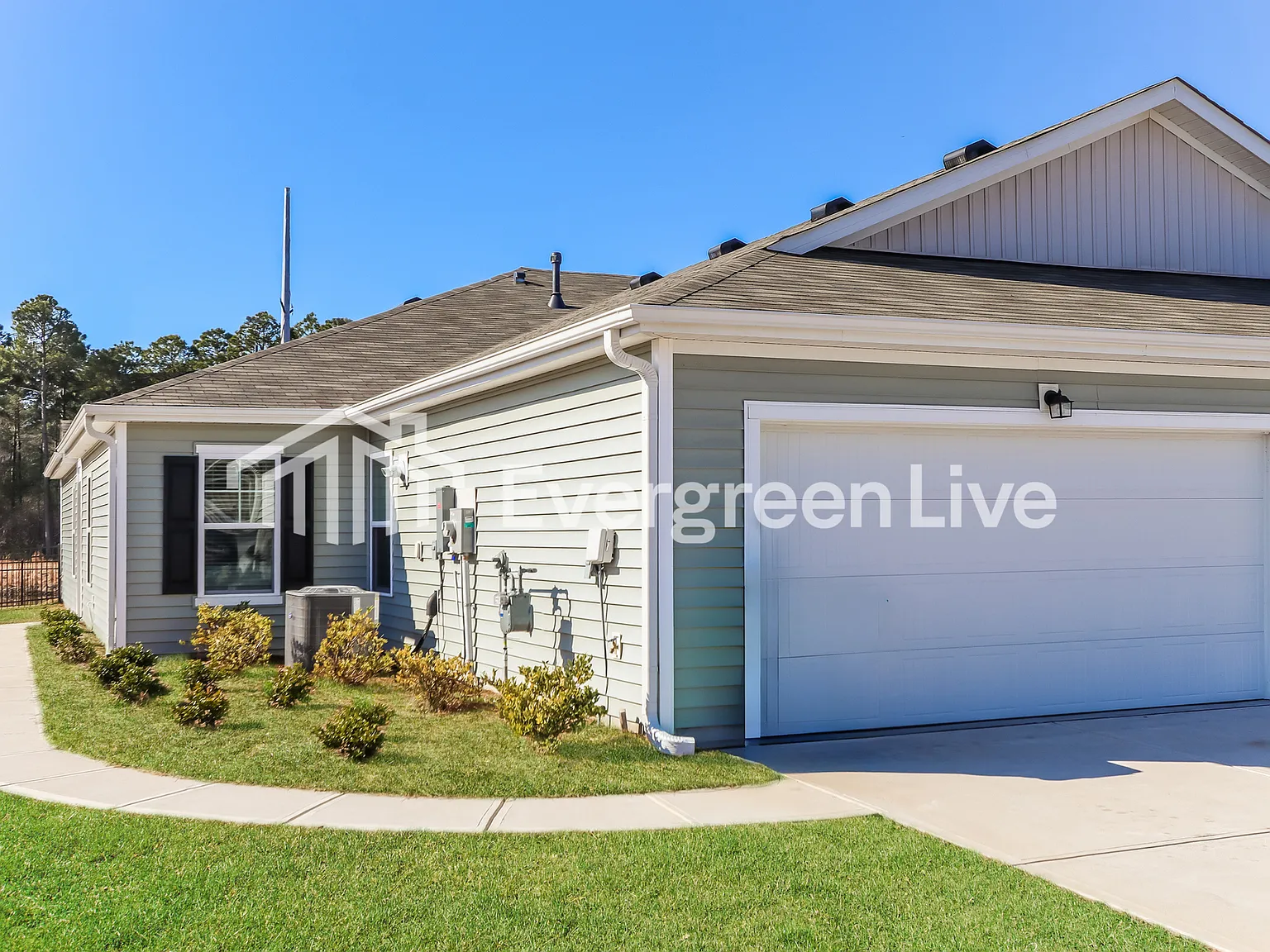 4 bed, 2.0 bath, 1597 sqft, $1,745 — Photo 1