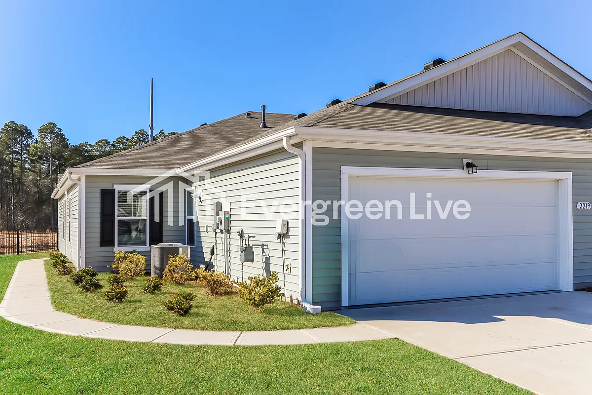 Building Photo - 2219 Courtina Way