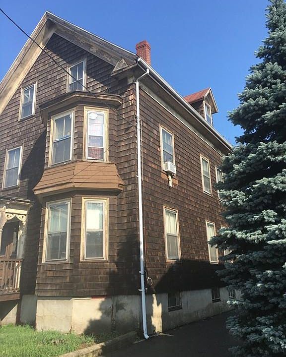 2nd image of 14 Hood St