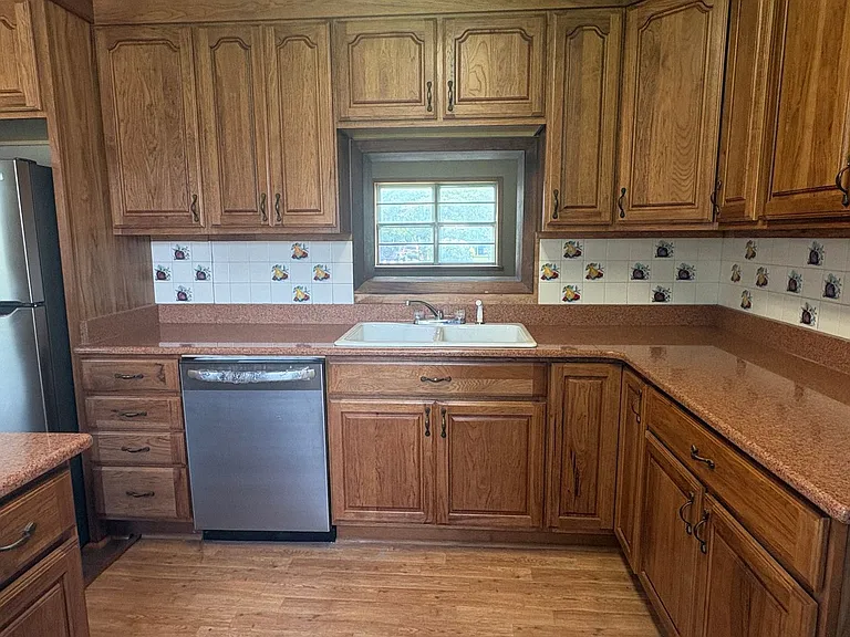 713 Willow Dr — Photo 7