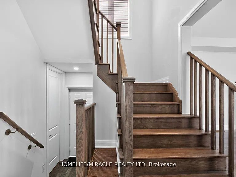 1032 Edinburgh Dr — Photo 25