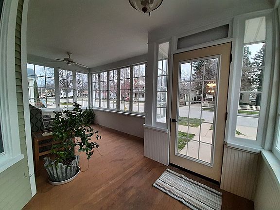 4th image of 133 W 14th St
