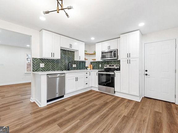 4th image of 578 Alfred Rd NW