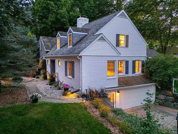 2nd image of 825 McBride Rd