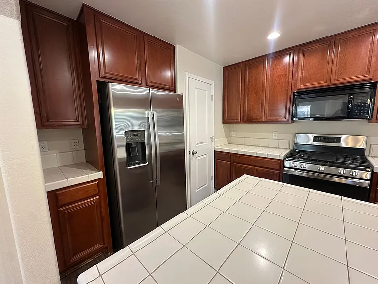 1690 Springhill Dr — Photo 7