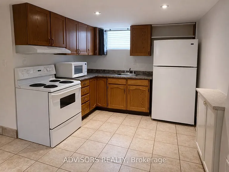 1470 Fisher Ave — Photo 4