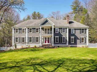 10 Wallace Cir, Londonderry, NH 03053