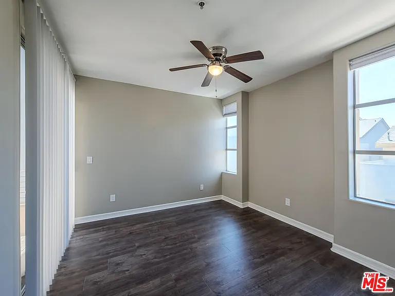 5237 Willowcrest Ave #105 — Photo 14