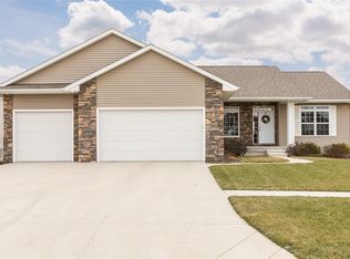 3025 Ridgeview Dr, Ely, IA 52227