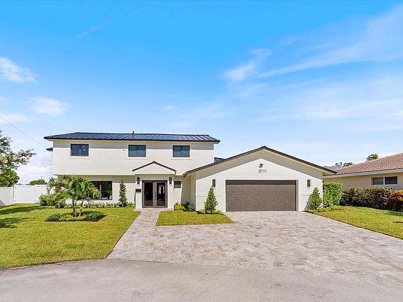 2nd image of 3711 NE 27th Avenue