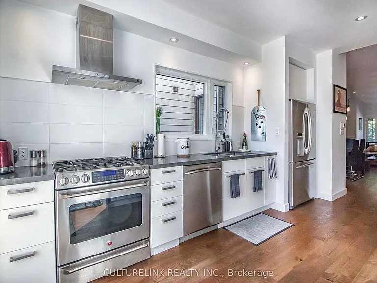 121 Montrose Ave #UPPER — Photo 8