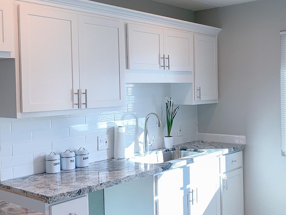 1st image of 2549 E Clarendon Ave APT 1
