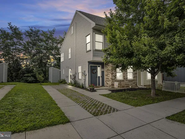19 Parkview Dr, Carlisle, PA 17013