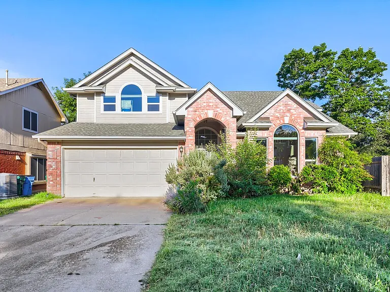 17204 Village Glen Rd — Photo 3