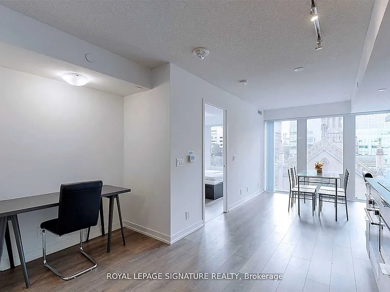 60 Shuter St #807 — Photo 5