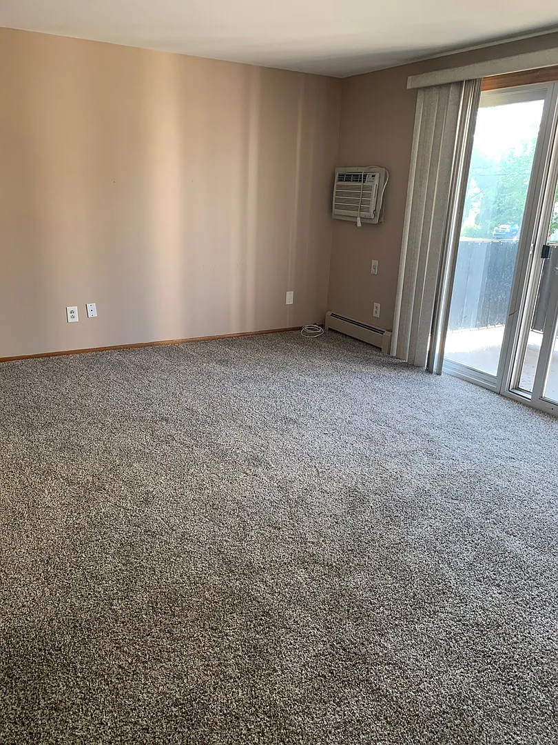 Center Road Apartments — Photo 4