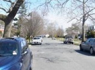 1590 Hereford Rd, Hewlett, NY 11557