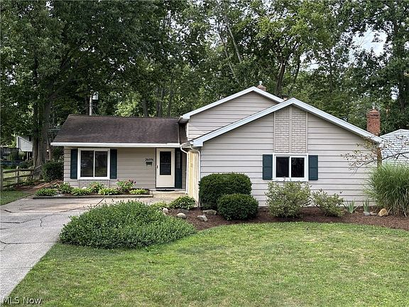 2nd image of 26091 Redwood Dr