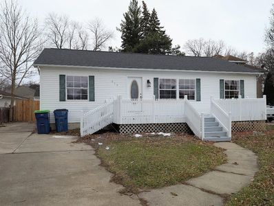 608 Woodside Ln, Bay City, MI, 48708