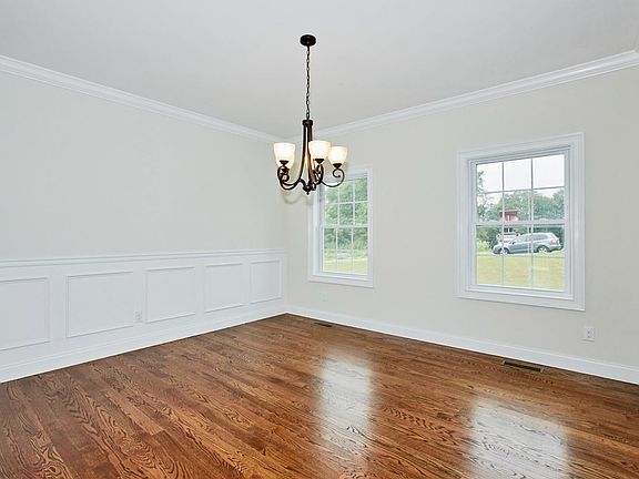 5th image of 11 Noble Ct