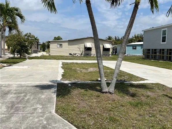 4924 Cobiac Dr, Saint James City, FL 33956
