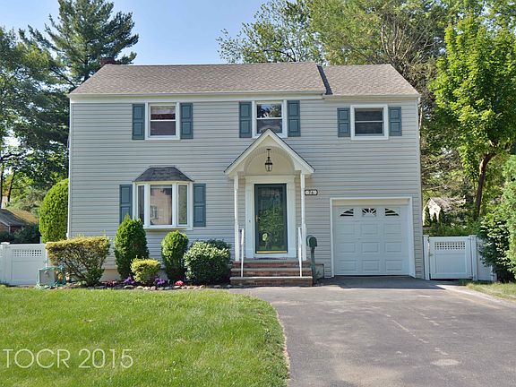 3rd image of 76 Waldwick Ave
