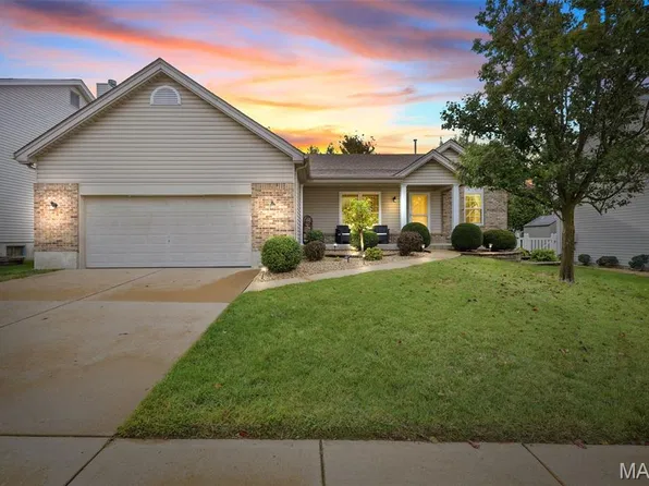 1669 Summit Terrace Ct, Fenton, MO 63026