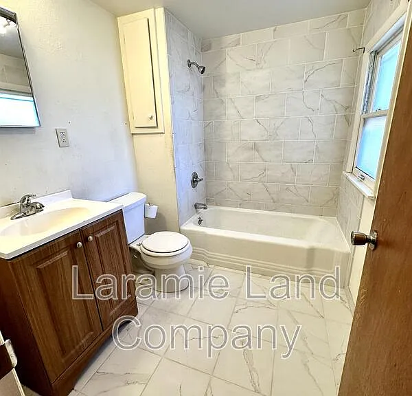 814 S 23rd St — Photo 6