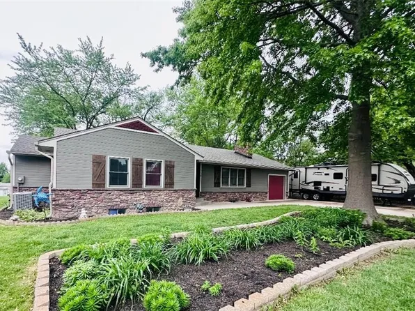 310 E Orchard St, Odessa, MO 64076