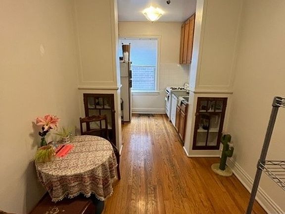 3rd image of 4409 N Greenview Ave APT 3W
