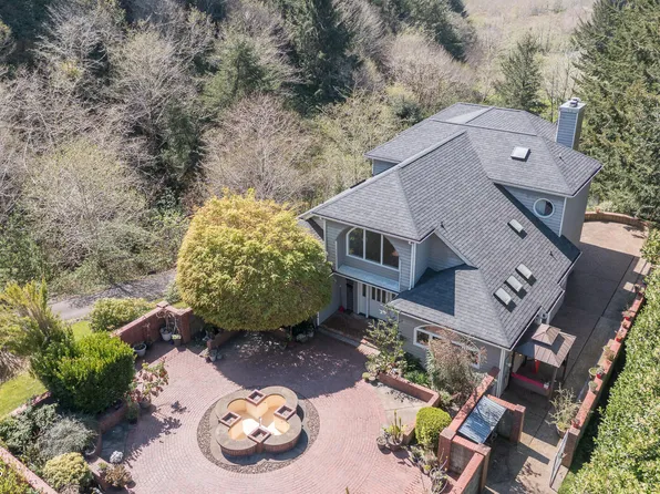 626 N Bayview Loop, Waldport, OR 97394