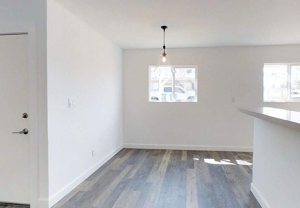 2nd image of 2511 Vanderbilt Ln