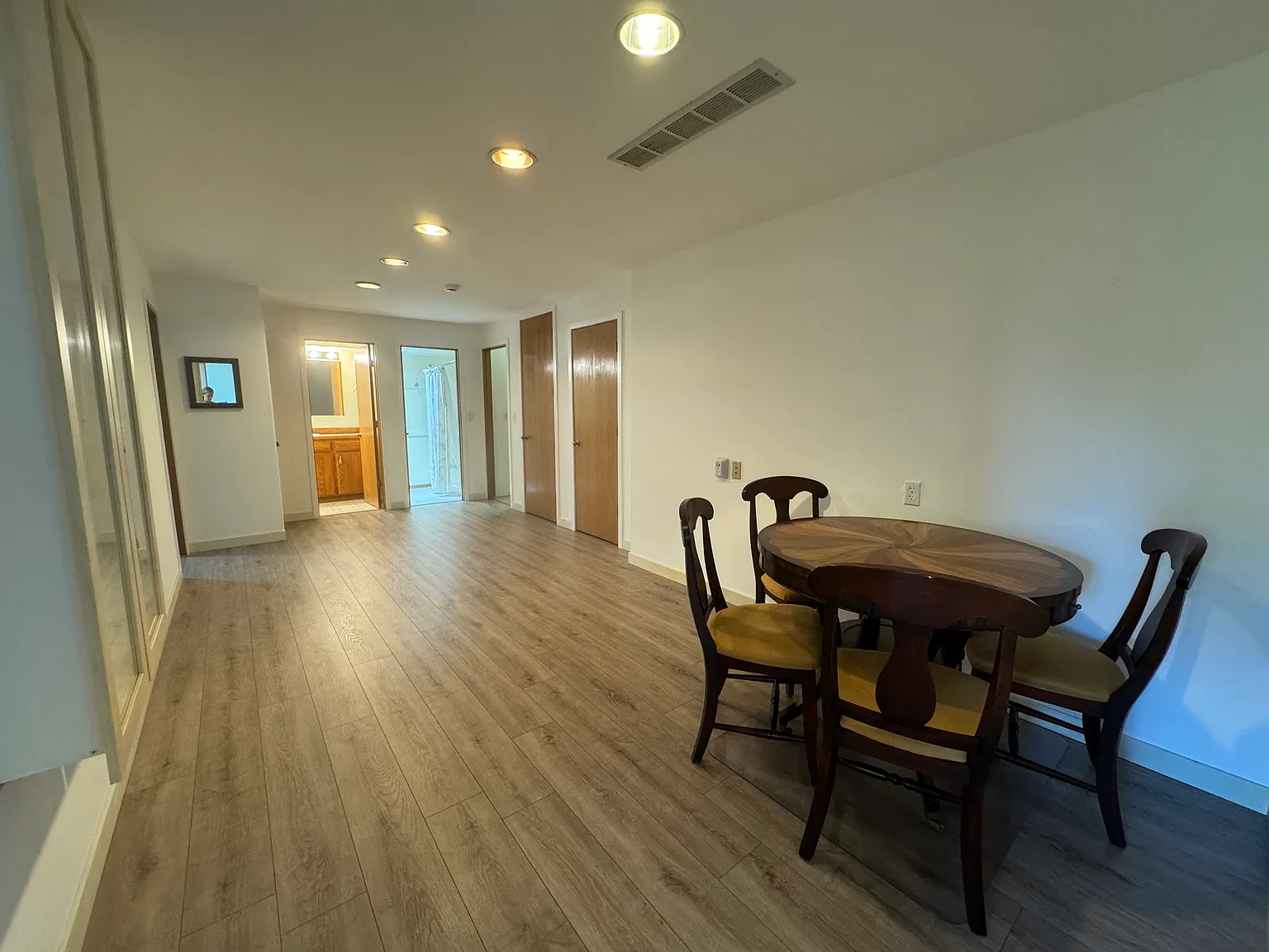 2 bed, 920 sqft, $2,400 — Photo 4