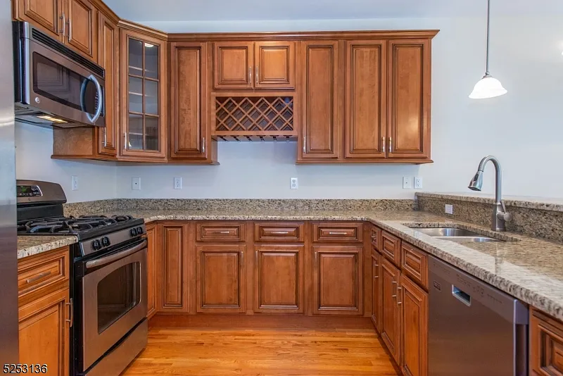 3 bed, 2.5 bath, $4,200 — Photo 4