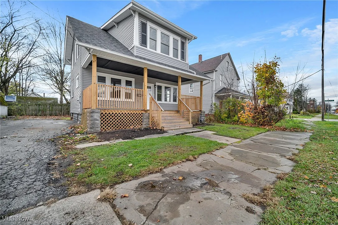 214 Atlantic St NE photo 1