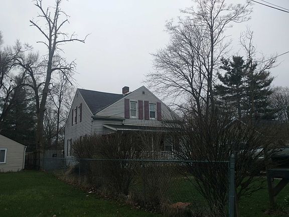3rd image of 403 W Fairfield Ave