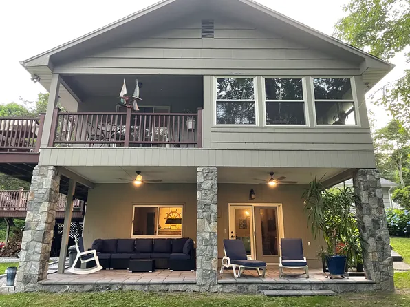 166 Center Rd #A, Woodbridge, CT 06525