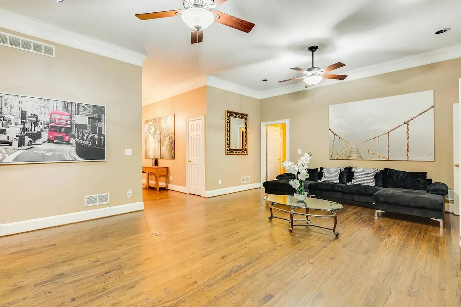 5 bed, 3.0 bath, 5446 sqft, $9,165 — Photo 2