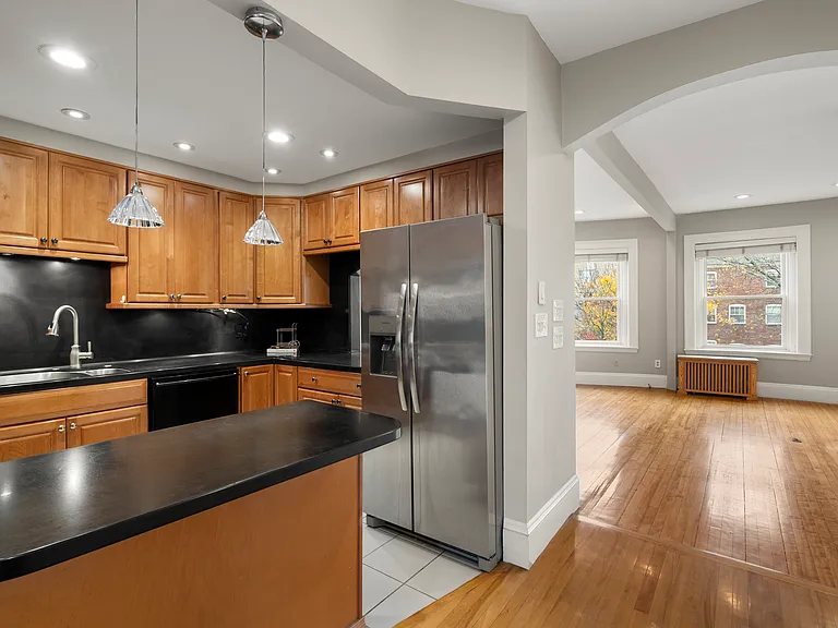 1011 Beacon St #4 — Photo 2