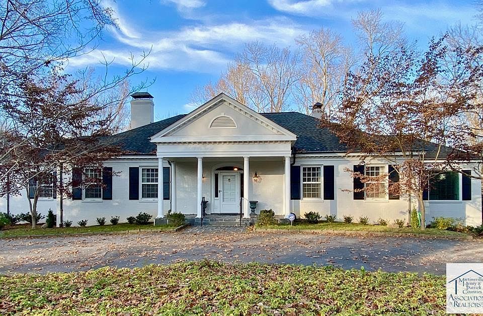 1st image of 304 Surrey Ct