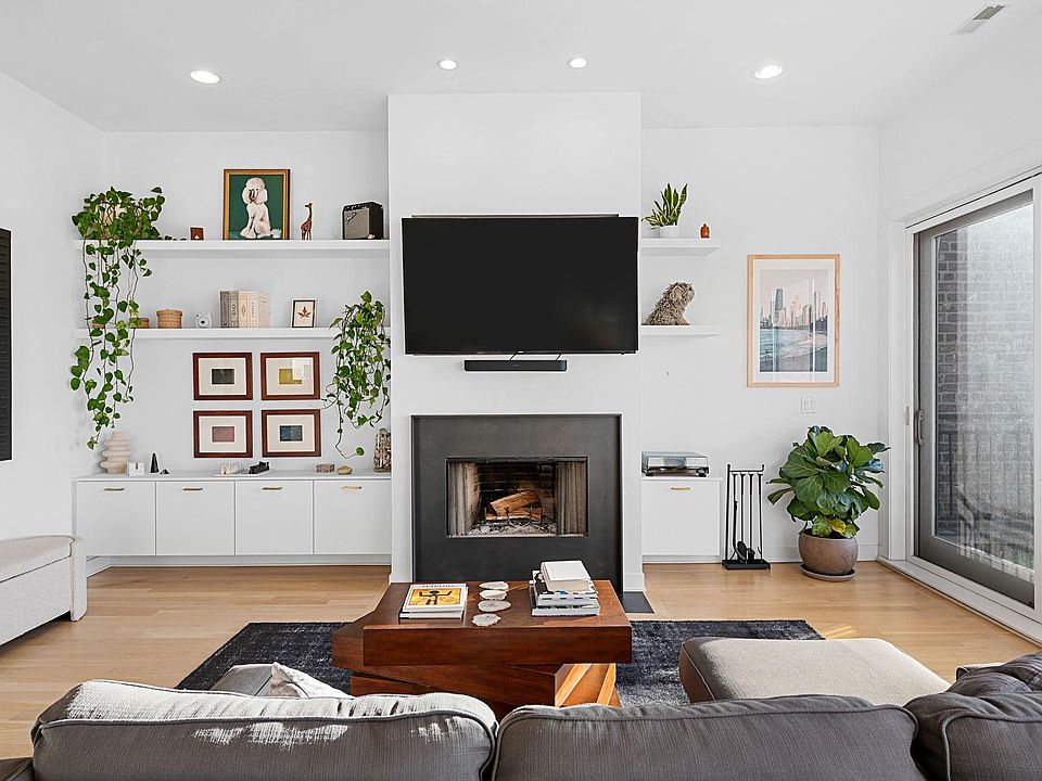 1st image of 2027 N Damen Ave #4