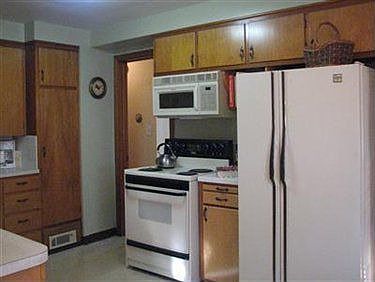 3rd image of 364 Penfield Ave