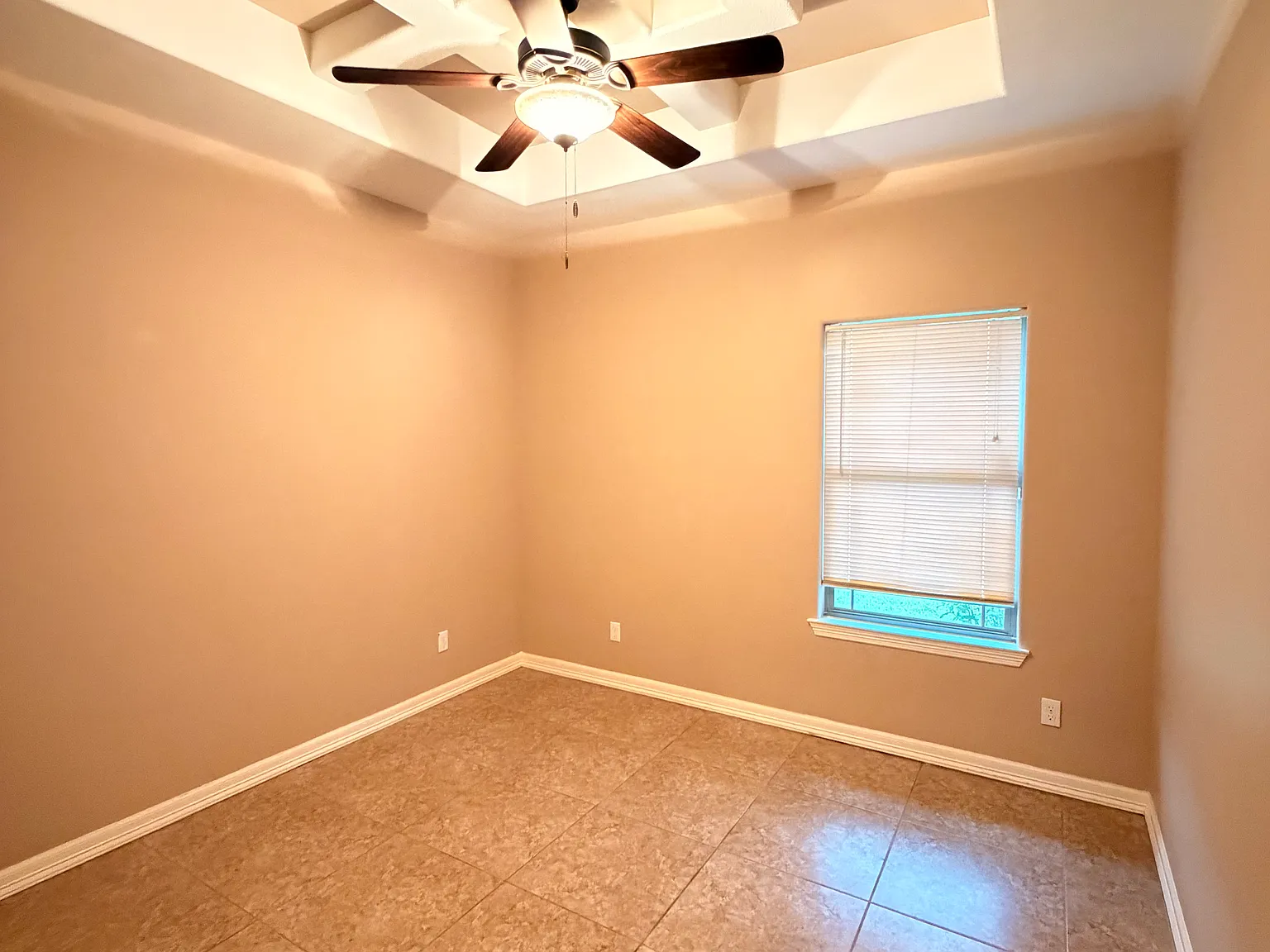 3 bed, 2390 sqft, $2,400 — Photo 3