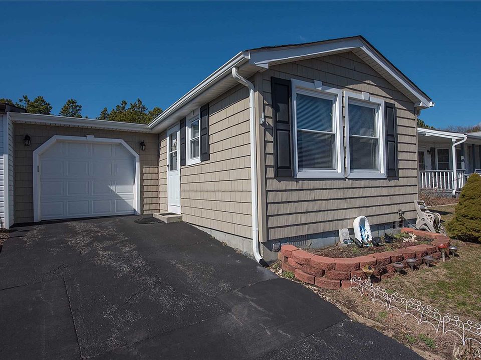 1st image of 95 Village Cir W