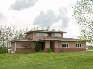3346 Portwood Dr, Homestead, IA 52236