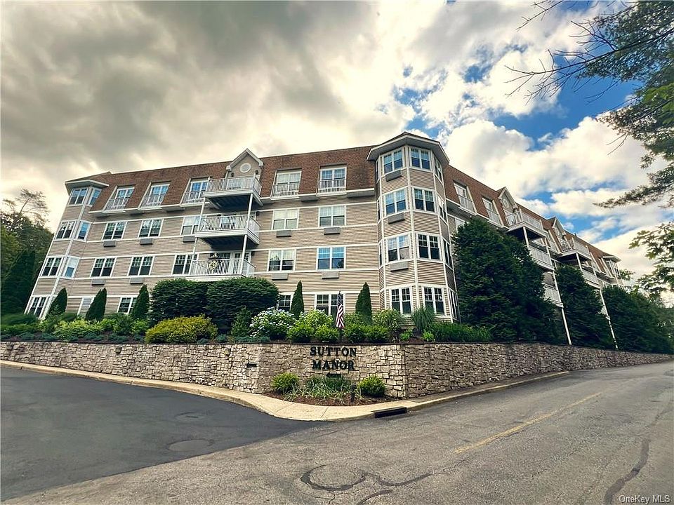 1st image of 305 Sutton Dr #305