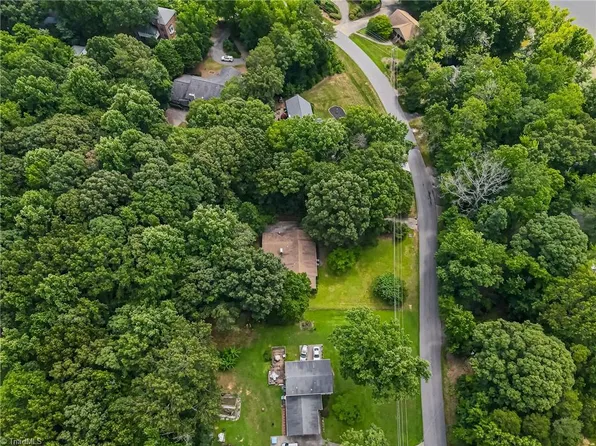 3541 N Lakeshore Dr, Clemmons, NC 27012