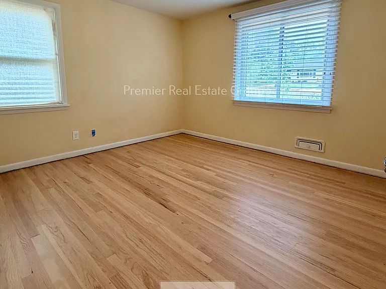 2140 Robin Dr — Photo 12